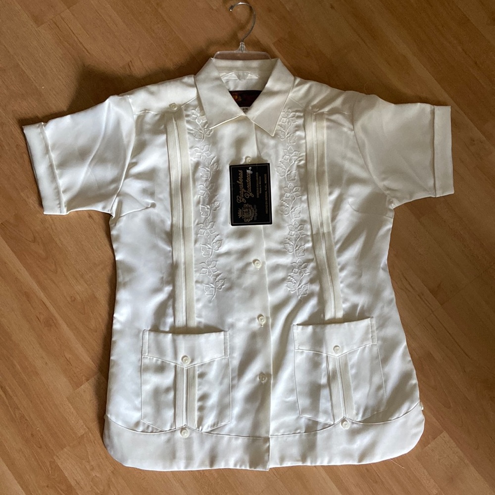 Woman’s Guayabera Cream Sz Small